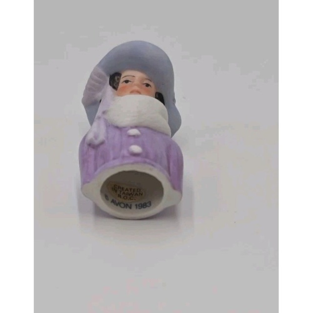 Avon 1983 Vintage Porcelain Lady Bust Figurine Lavender Hat Victorian - Picture 2 of 9